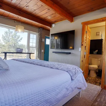 Sunrise Cabin At Highland Meadows Hot Springs Exterior photo